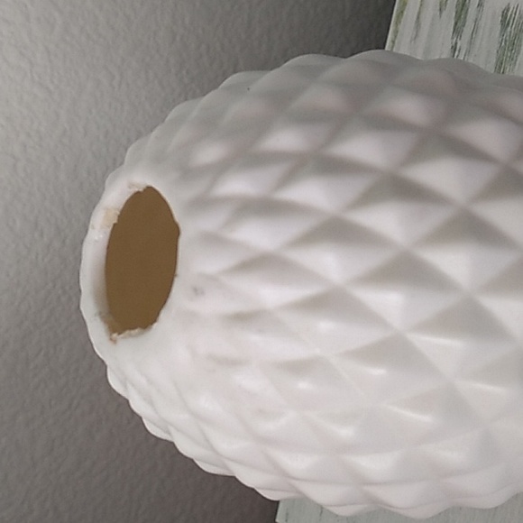 White pinecone pattern ceramic Flower Vase - Picture 7 of 10